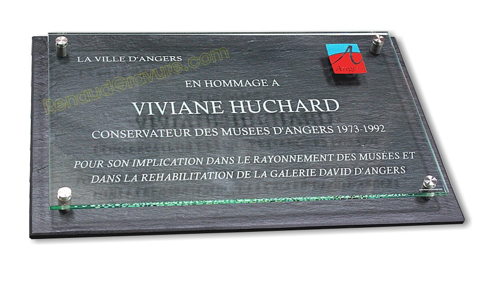 plaque d'inauguration pour la ville dAngers. Ardoise et verre grav&eacute;