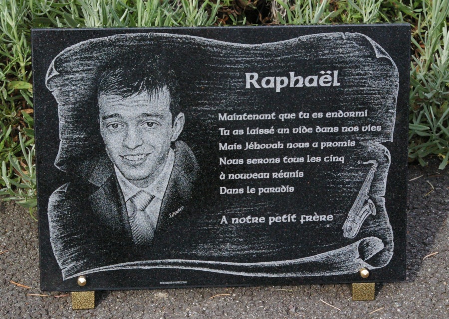 Portrait sur plaque fun&eacute;raire