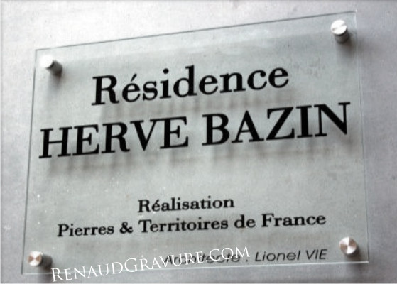 Plaque de résidence ou plaque de maison en verre véritable.