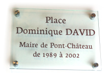 Plaque de verre - Place Dominique DAVID Maire dePont - Château de 1889 à 2002