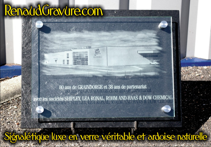 Signaletique en verre et ardoise