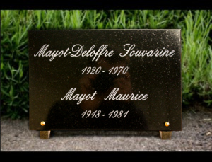 Epitaphes sur plaque fun&eacute;raire