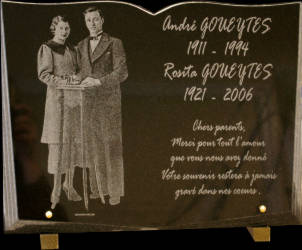 Plaque pour monumant fun&eacute;raire livre et &eacute;pitaphes