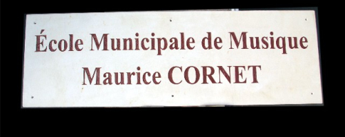 Plaque en pierre grav&eacute;e