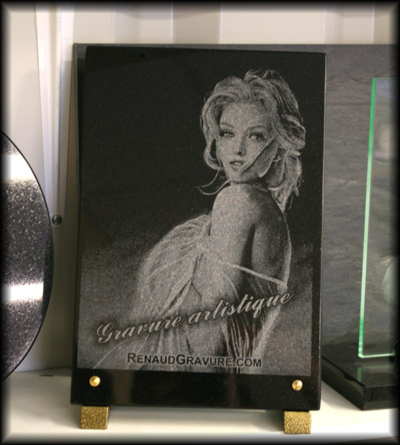 RENAUD Gravure sur pierre , portrait gravure &agrave; la pointe diamant